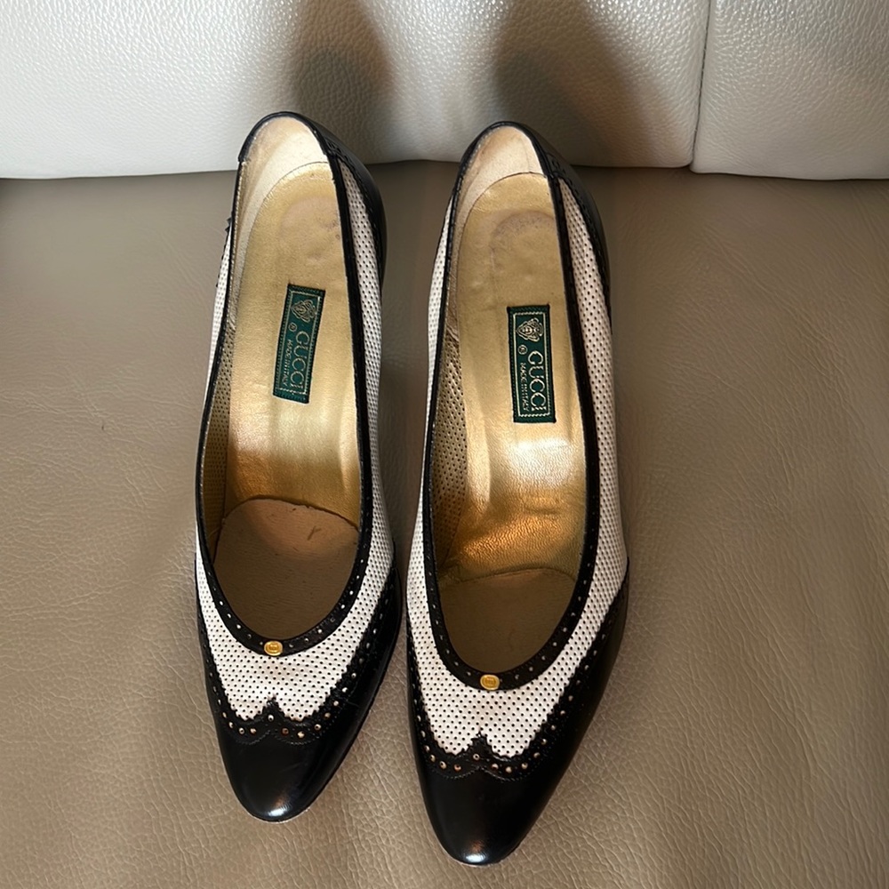 Gucci Spectator Pumps black and white leather size 38 1/2B.